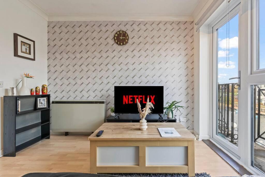 1-Bedroom Apartment With Free Private Parking - Canary Wharf Λονδίνο Εξωτερικό φωτογραφία